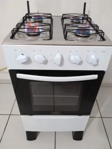 Vendo fogão " REALCE " BEM CONSERVADO ":O FORNO ESTÁ NOVO "