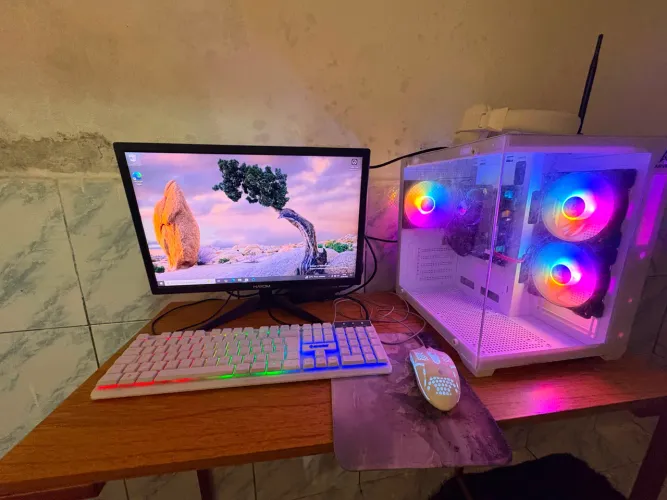 Pc gamer seminovo com mesa inclusa