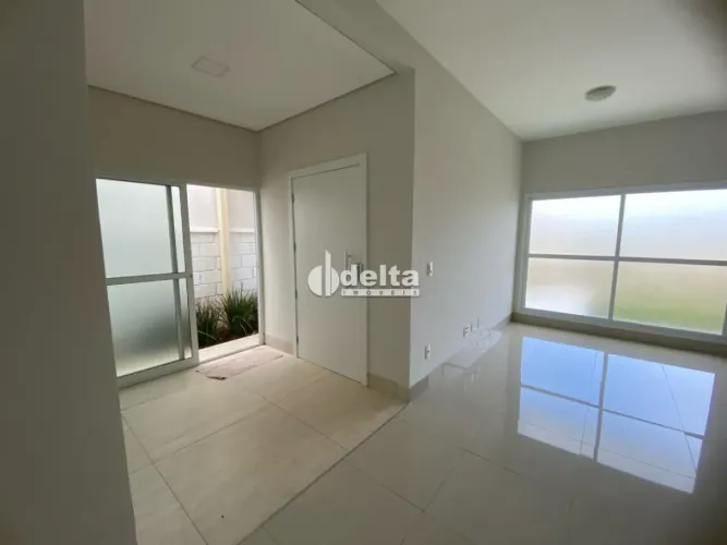 Casa em condomínio com 3 quartos disponível para locação e venda em Uberlândia-MG.
