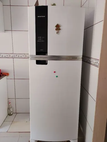 Geladeira 1 ano de uso 2500