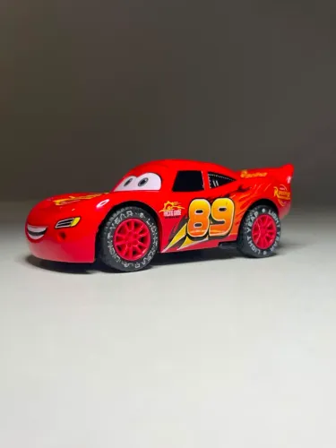 Carrinhos, bicicletas, motos, retroescavadeira em miniaturas
