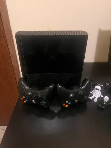 Xbox 360 Slim (desbloqueado)