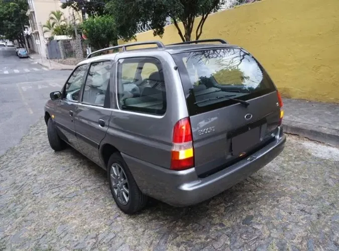 Ford Escort GL 1.6 MPI 2000