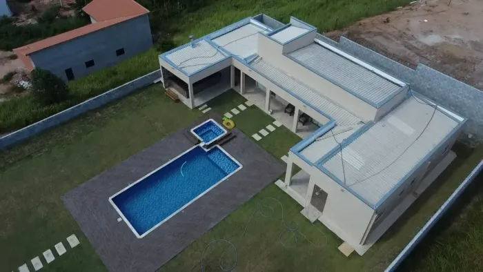 Casa com Piscina em Terreno de 500m²