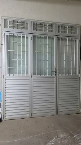 Porta de aluminio, 3 partes