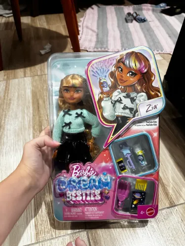 Barbie dream besties zia ( lacrada )