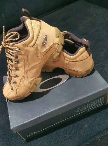 Bota Oakley Flak 1 Mid bege