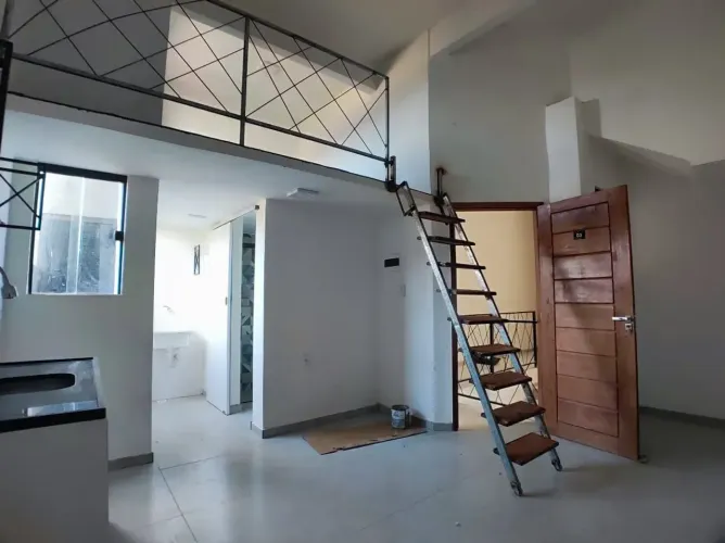 Loft studio com mezanino de 25 m², na Rua de Óbidos próximo ao Líder na cidade velha.