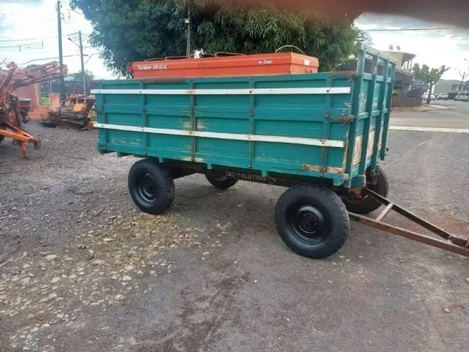 Carreta 4 rodas de trator