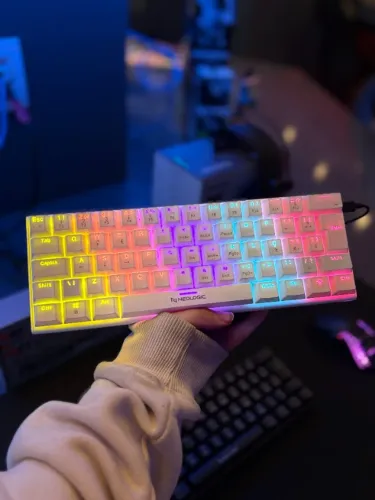 Teclado Neologic Precision Polar gamer mecânico, 60%, iluminação rainbow, branco