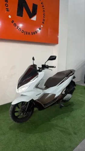 PCX DLX 2022