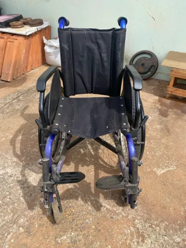 Cadeira de rodas infantil usada