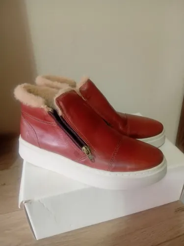 Bota couro última moda 