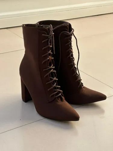 Vendo bota nova baixri 150