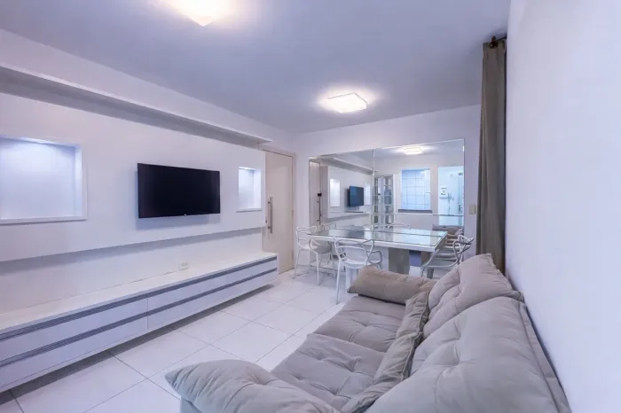 Apartamento sofisticado e semi-mobiliado para aluguel