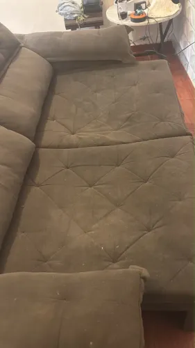Vendo sofá retrátil de 3 lugares 180x160 aberto para sair rápido R$300