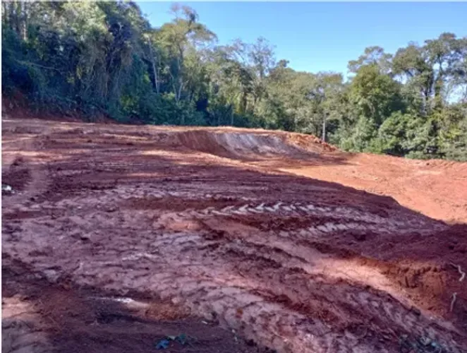 Terreno com 2.407m2 Condomínio Fechado em Ibiúna. Platô de 1000m2 pronto para construir 