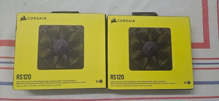 Duas fans Corsair RS120