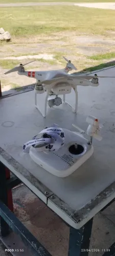 Vendo drone Phantom 3 completo com 1 bateria com 6 ciclos nova 