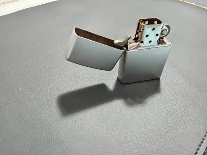 Isqueiro Zippo Original na Caixa - Excelente Estado