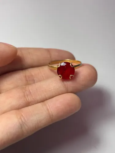 Anel com pedra vermelha ouro ( aro 18 )