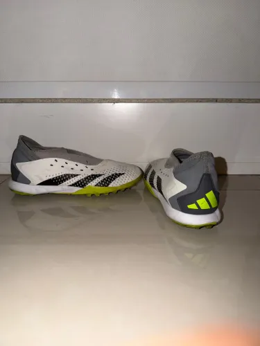 Chuteira Adidas Predator Accuracy.3 (Society)