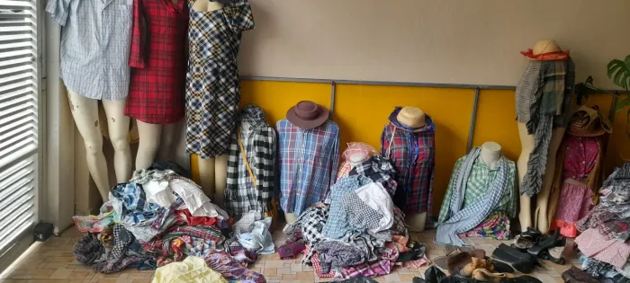 800 peças juninas e botas pra vc q revende 