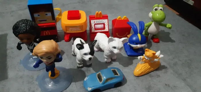 Lote com 13 brinquedos