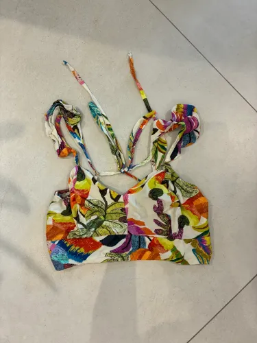 Top cropped Cacay