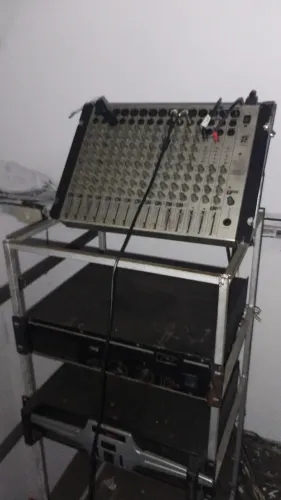 Mesa de som com caixas jogo completo 