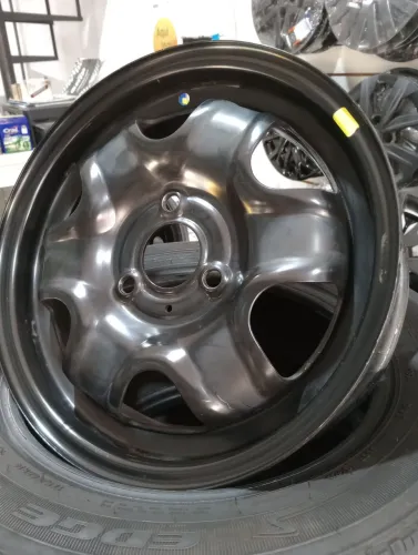 Roda Kwid aro 14 roda 3 furos original Renault modelo estrelinha $249 reais 