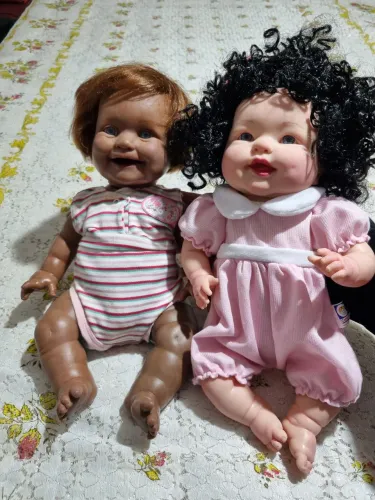 Lote com duas bebês reborn