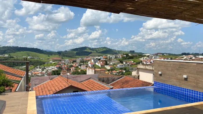 Casa com vista linda e piscina!