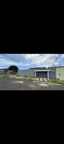 Casal com piscina na área comercial 