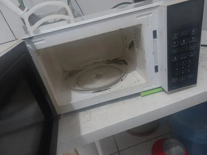 Micro-ondas 3 anos d uso, tá perfeito
