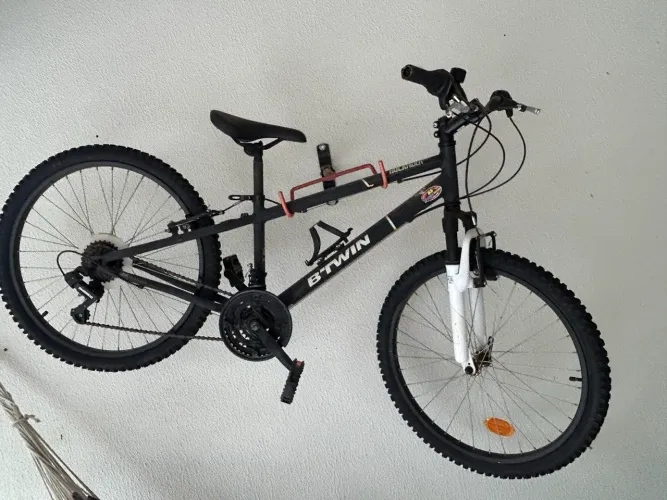 Bicicleta BTwin aro 15 em bom estado