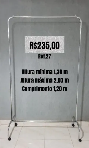 Arara cromada com rodinhas