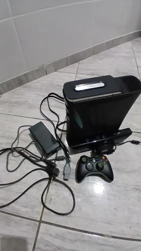 ?Xbox 360 Elite Preto 120GB + Kinect + Controle Sem Fio + Cabo HDMI