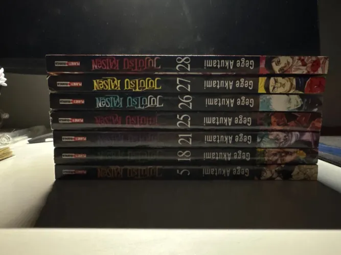 Lote alguns mangás de jujutsu kaisen (vendo separado caso queira)