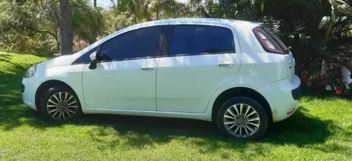 Fiat Punto Attractive 1.4 Fire Flex 8V 5P 2015