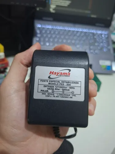Fonte para 4 pedais de guitarra
