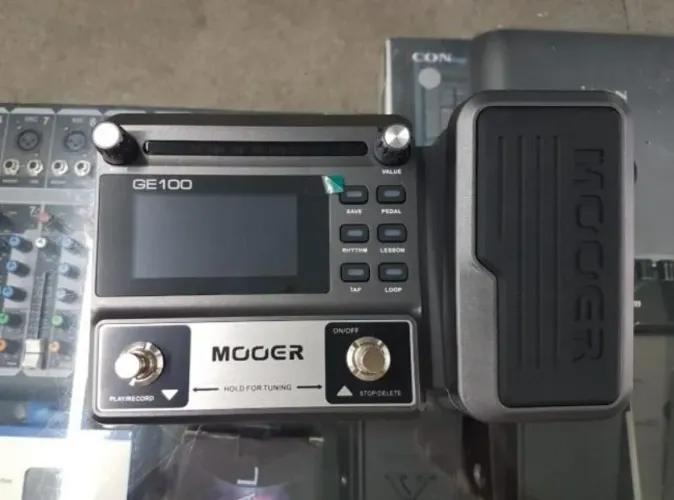 Pedaleira Mooer GE100 para Guitarra e Violão  (Usado apenas 2 vezes, sem marcas de uso))