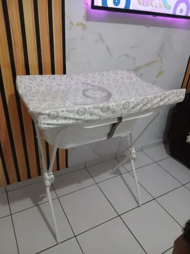 Banheira de bebê com suporte