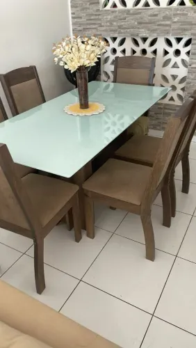 Vendo MESA de vidro com as cadeiras, valor a negociar
