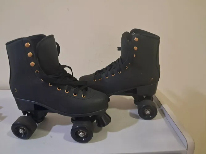 Patins novinho usado mas bem conservado!