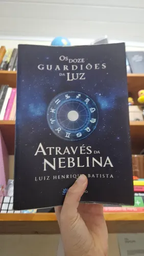 Livro usado,  "Os Doze Guardiões da Luz: Através da Neblina