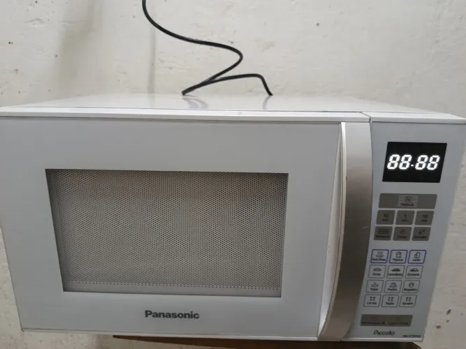 Microondas Panasonic 20 litros lindo branquinho 220v 