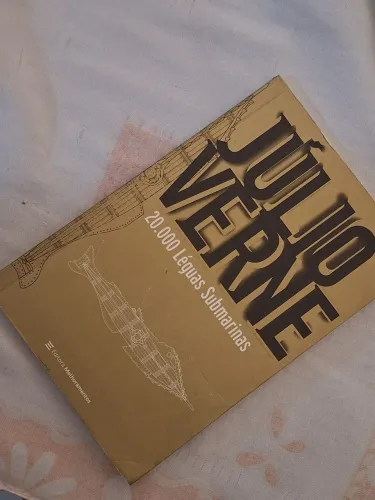 Livro- 20.000 Léguas Submarinas (Júlio Verne)