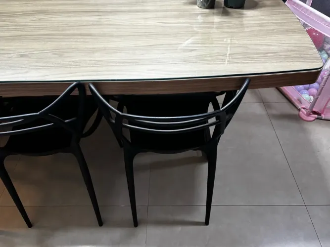 Mesa de jantar com 6 cadeiras