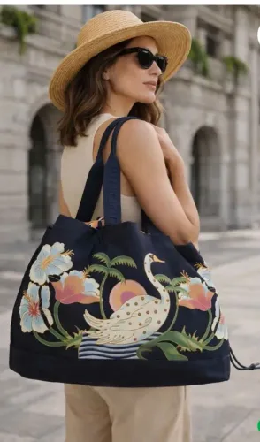 Bolsa Totebag FARM Inverno 2026 / Estampa Terra Surrealis (Azul Marinho) Nova Etiqueta 